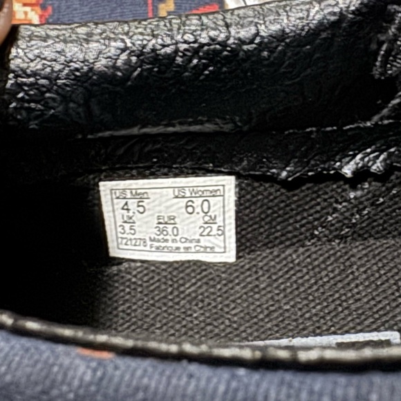Vans x Nintendo Legend of Zelda Slip-Ons - Picture 5 of 5